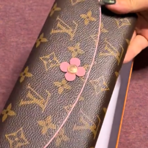 lulu pink clover Wallet