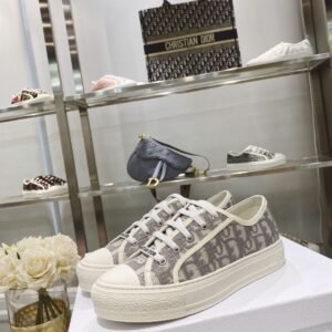 D sneaker