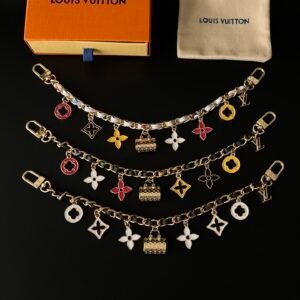 Lulu chain charm